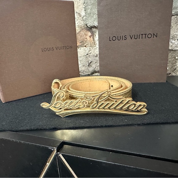 Louis Vuitton belt - Picture 1 of 4